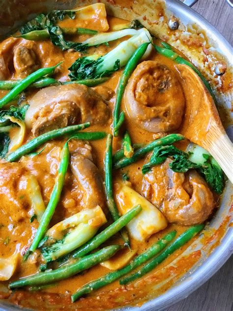 Pata Kare-Kare (Pork Hocks in Rich Peanut Sauce) - PinoyBites