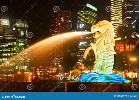 Night View Of Merlion Statue, Landmark Of Singapore Editorial Image | CartoonDealer.com #64118200