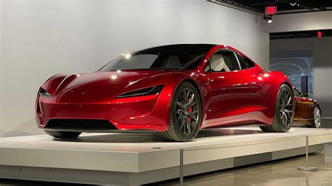 Elon Musk, Tesla Roadster SpaceX'in teknik verilerini paylaştı