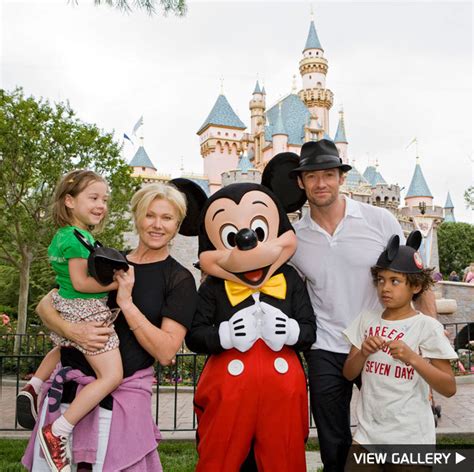 Hugh & family @ Disneyland - Hugh Jackman Photo (5794020) - Fanpop