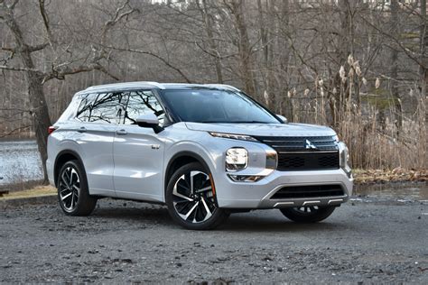 2023 Mitsubishi Outlander PHEV review: a bridge to EVs | Digital Trends