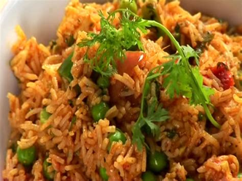 15 Minute Tomato Rice With Peas Recipe - Boldsky.com