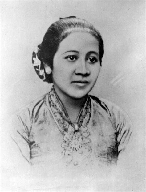 File:COLLECTIE TROPENMUSEUM Portret van Raden Ajeng Kartini TMnr 10018776.jpg - Wikimedia Commons