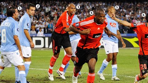 Foto: Jogo emotivo em 2008 entre Nápoles e Benfica | UEFA Champions League | UEFA.com