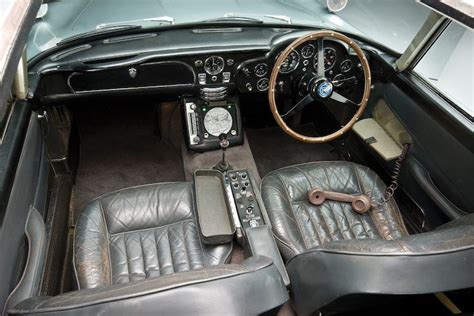 Aston Martin DB5 James Bond Movie Car - Interior | Aston martin db5, James bond cars, Bond cars