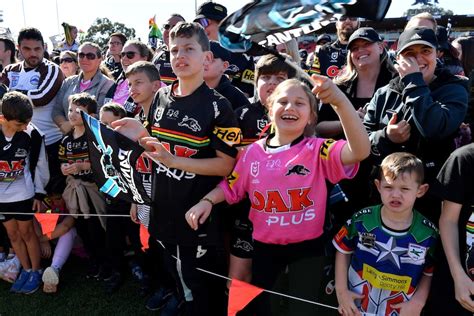 Penrith fans celebrate after second consecutive NRL grand final win by Panthers - ABC News