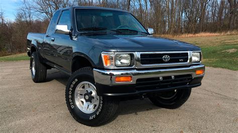 1992 Toyota SR5 Pickup - CLASSIC.COM