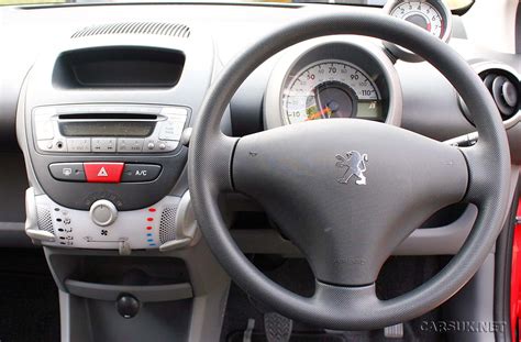 PEUGEOT 107 - Review and photos