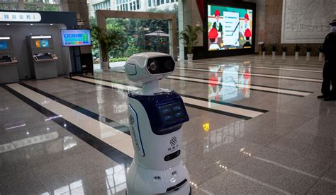 A hospital in China is using robots to treat coronavirus patients - Extra.ie