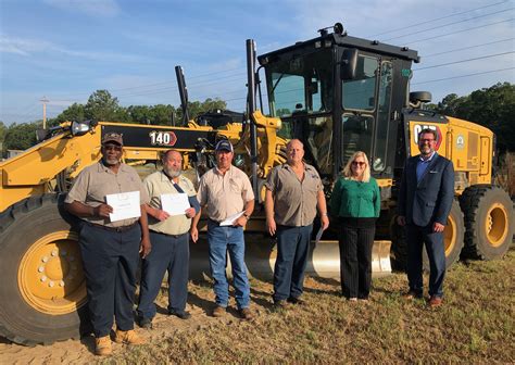 SGTC issues certificates for Motor Grader Operator training course - SGTC