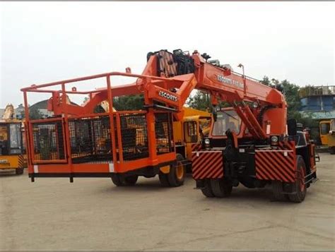 ESCORTS FARANA CRANE at Rs 3500000/piece | Franna Pick And Carry Cranes ...