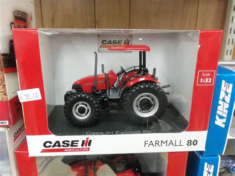 1/32nd Farmall 80 toy tractor. | Tractors, Farmall, Farm toys