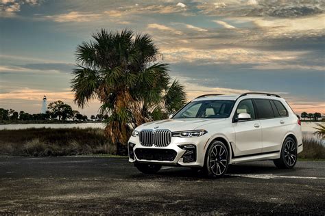 Gallery: 2019 BMW X7 xDrive50i in Mineral White Metallic