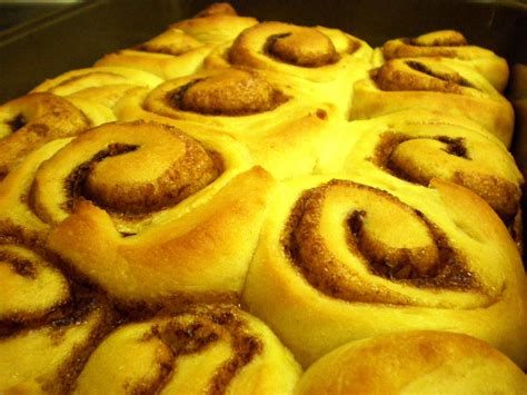 Old Farmhouse Cooking: Sweet Roll Dough ~ Cinnamon Rolls