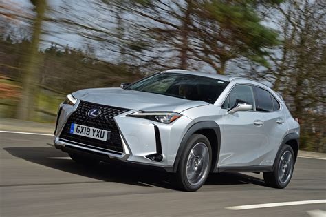 Lexus UX 250h review | DrivingElectric