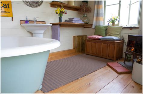 The Majestic Bus - Converted Bedford Panorama Bus Glamping Accommodation near Hay-on-Wye