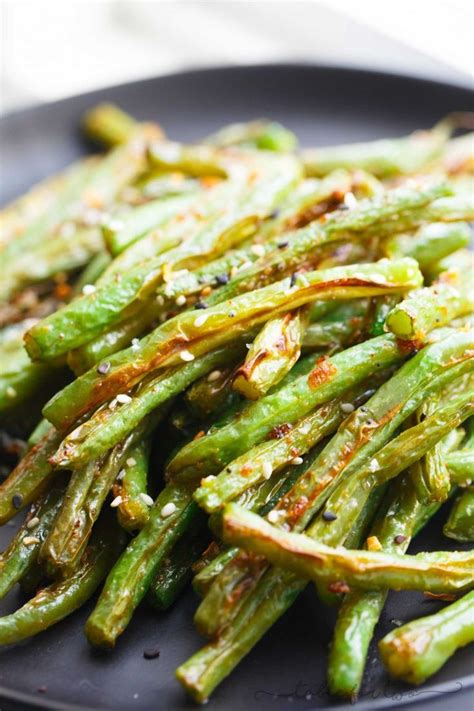 These garlic roasted green beans are the perfect side dish addition to ...