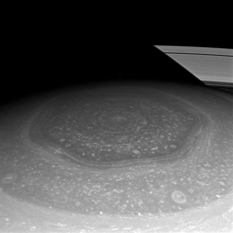 Saturn's North Pole "Hexagon" : pics