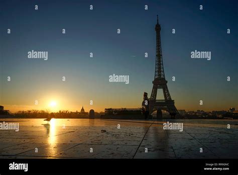 Sunrise at Eiffel Tower Stock Photo - Alamy