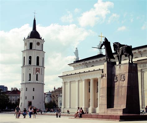 Photo : Vilnius Cathedral square, Vilnius, Lithuania | photo-synthese.net