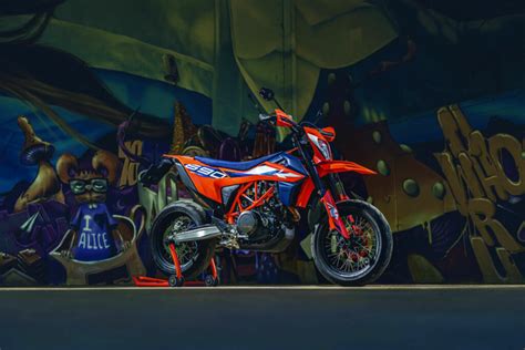 KTM Announces 2023 690 SMC R And 690 ENDURO R Models - Roadracing World Magazine | Motorcycle ...