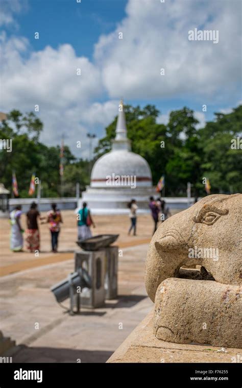 Ruwanwelisaya Stupa, Anuradhapura, Sri Lanka Stock Photo - Alamy