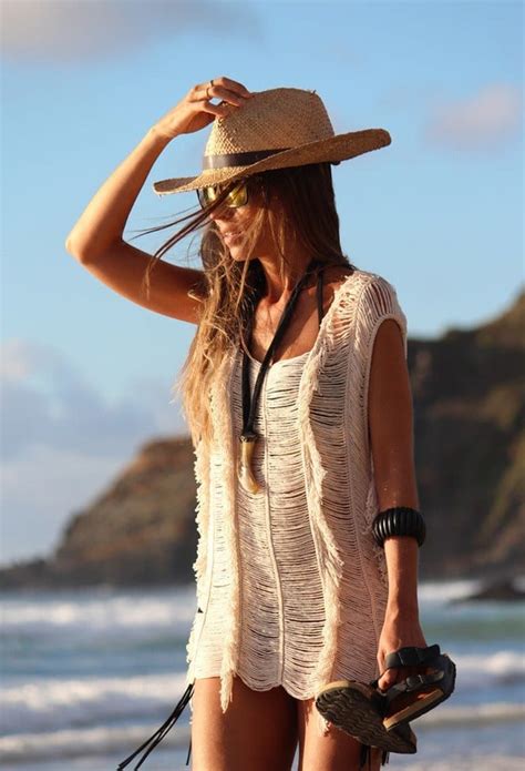 13 Cool Beach Outfits Ideas for Women this Summer