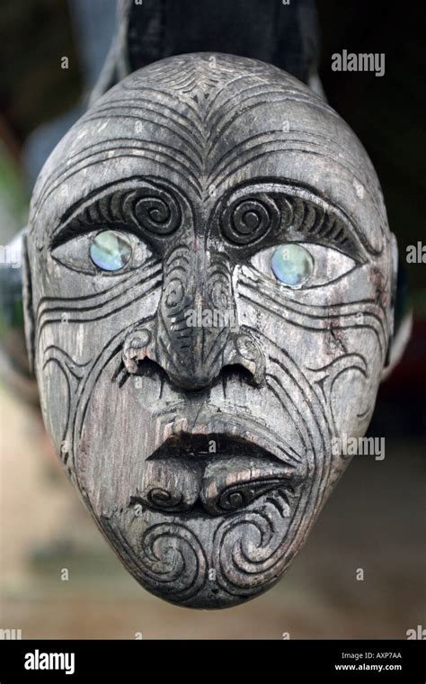 Maori carving canoe hi-res stock photography and images - Alamy