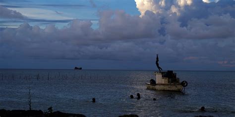 VIDEO: Tsunami Hits Tonga After Giant Pacific Ocean Volcano Erupted ...