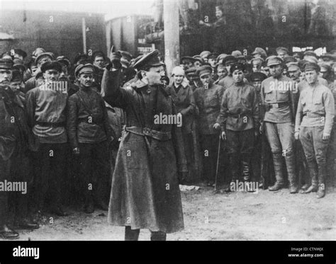 LEON TROTSKY (1879-1940) as Soviet Commissar for War makes a rousing Stock Photo: 49653602 - Alamy