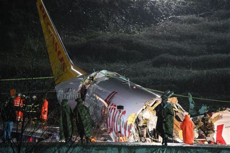 Three Dead After Boeing 737-800 Splits Open on Landing in Turkey | OERLive - OER Live | Oman