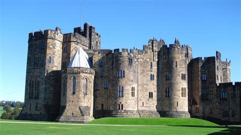 Alnwick Castle Tour - The Real Hogwarts from Harry Potter - Edinburgh ...