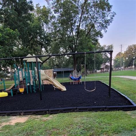 Rubber Mulch Installation and Maintenance | RubberMulchWarehouse.com