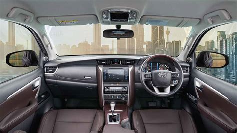 Toyota Fortuner Photo, Interior Image - CarWale