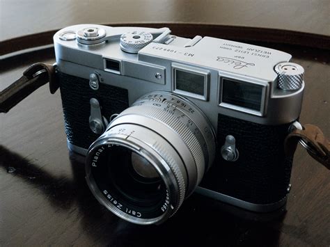 Leica M3 & Zeiss Planar f2 Chrome : r/Leica