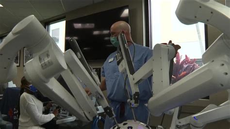 Hospital shows off surgical robots at open house