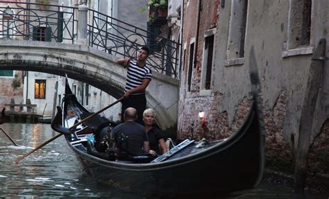 Venice Gondola Ride & Secret Night Walking Tour - City Wonders