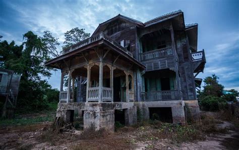 10 Of The Most Haunted Places In The World