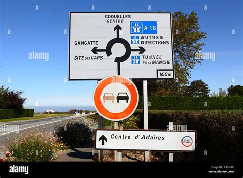 France road sign hi-res stock photography and images - Alamy