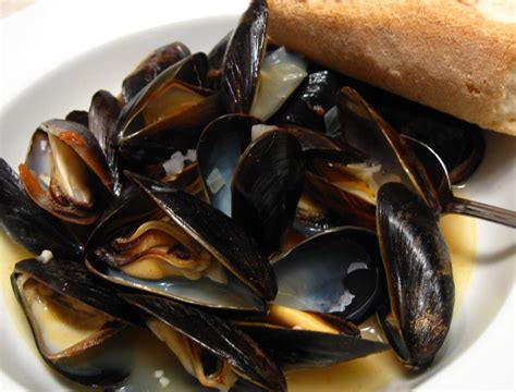 Cooking From Scratch: Wine Steamed Mussels