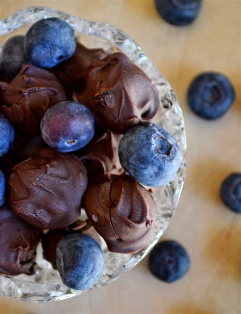 Simple Savory & Satisfying: Chocolate Covered Blueberries