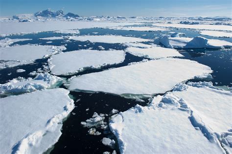 Melting Ice Caps in Antarctica - Entouriste