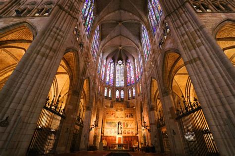 The Incredible Stained Glass of León Cathedral (Spain)