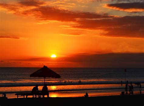 LimaKaki: Tempat yang Pas Melihat Sunset di Pantai Bali