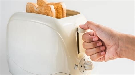 How to Use a Toaster: Master the Art of Toasting Effortlessly