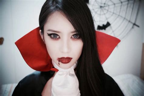 Pretty, Beautiful, Sexy & Scary Vampire Halloween Makeup Ideas