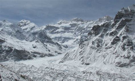 Where is Kanchenjunga Mountain Located? and How to reach There?