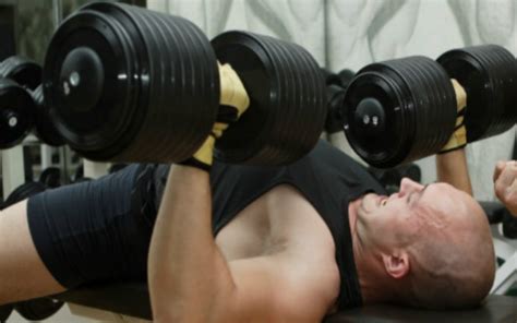 Are You Doing The Dumbbell Bench Press Exercise The Right Way?