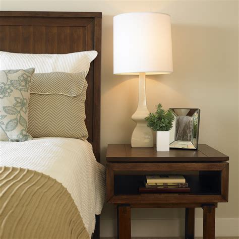 How to Pick a Bedside Lamp