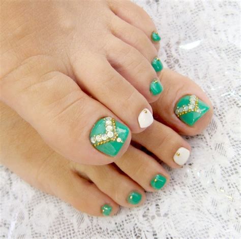 Pedicure Nail Art Designs for Fall – BecomeGorgeous.com